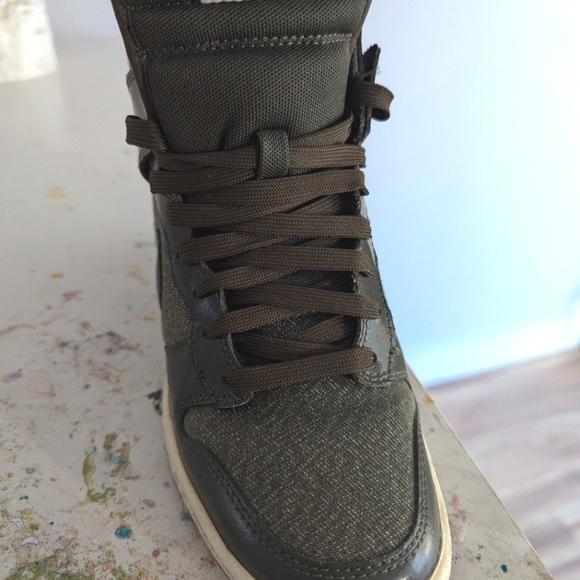 Sneaker Heads Look Up! Rare Mint Nike Wedge Dunks - Picture 2 of 2